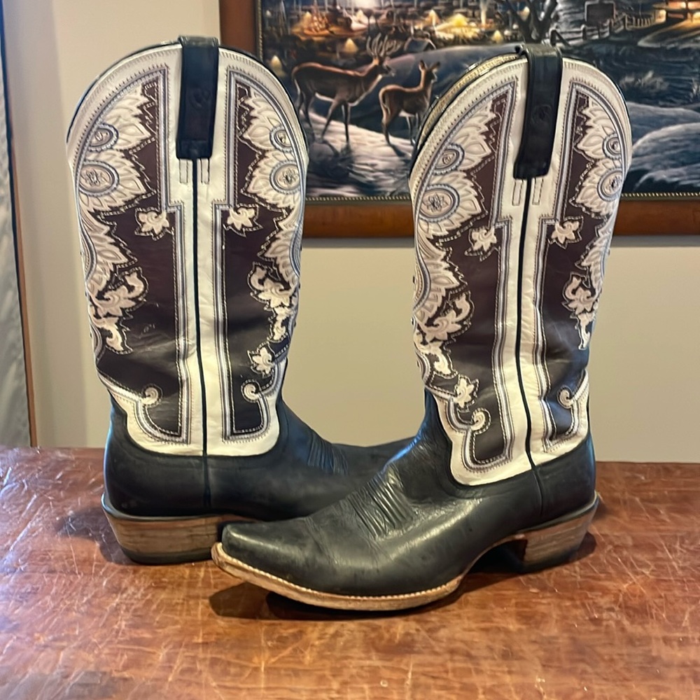 Women’s Ariat cowboy boots